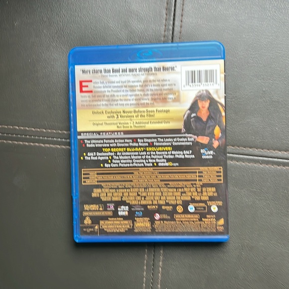 Salt Movie Angelina Jolie Unrated Edition Action Blu-Ray - Picture 2 of 3